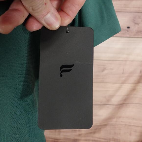 NEW! Fabletics Training Day Tee Shirt Mens Medium Green Athletic Performance - Picture 4 of 9